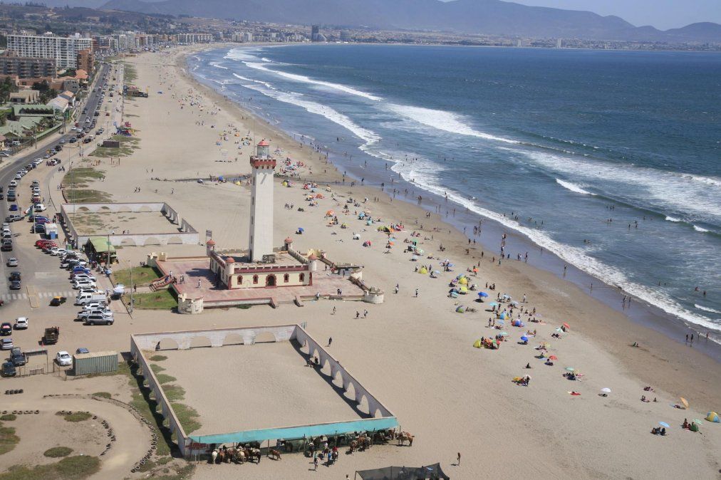 La Serena cuenta con kilómetros de maravillosas playas ideales para el baño.