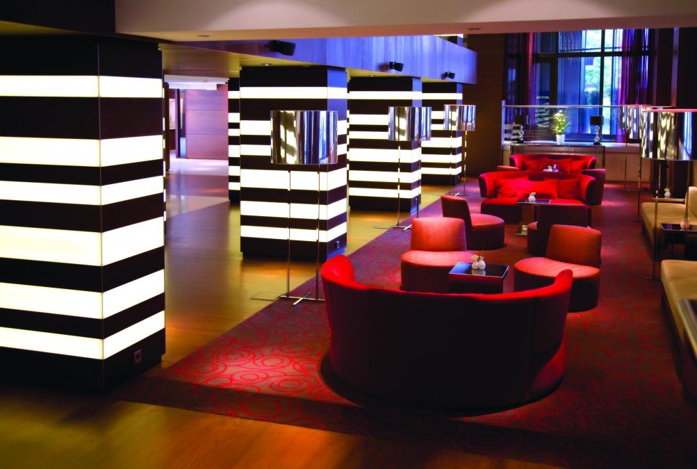 Los nuevos diseños de lobbies apuestan a la vida nocturna del hotel.