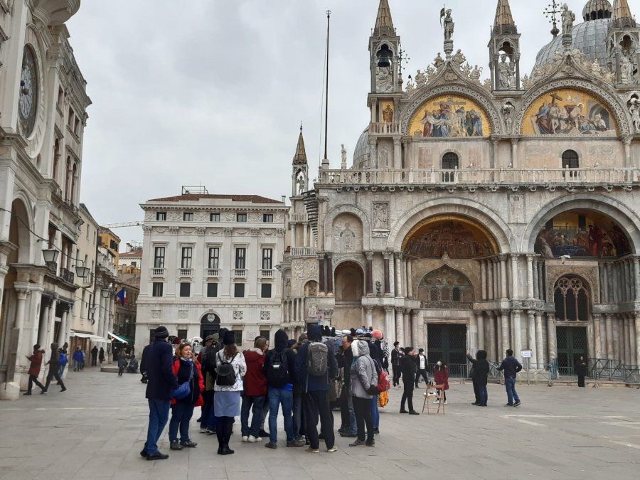 Imagen de un grupo de pasajeros visitando Venecia la semana pasada (gentileza: Europamundo)