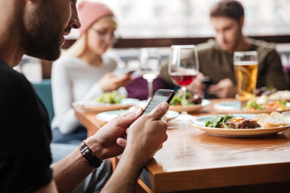 Los restaurantes podrán atender nuevamente en salón siguiendo los protocolos.