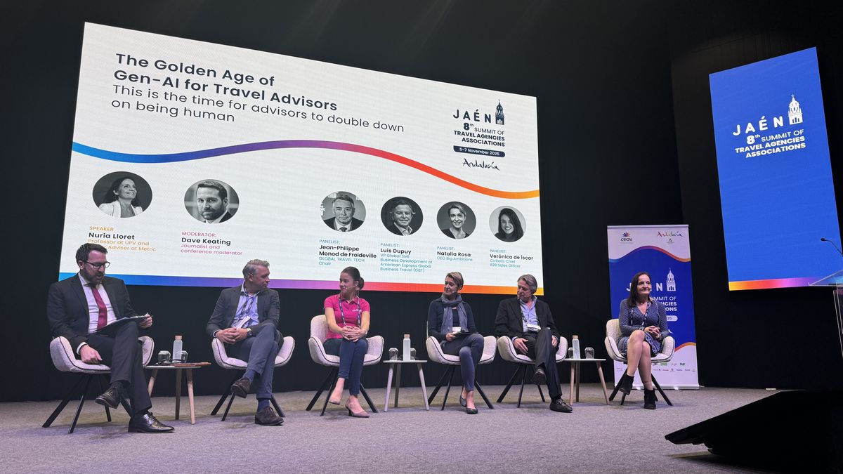 Tercera mesa redonda sobre IA y agencias en la 8 Cumbre Mundial de Agencias de Viajes.