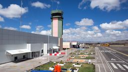 Después de 29 días de permanecer cerrado debido a reparaciones en la pista de aterrizaje, el aeropuerto de Puno reinició sus operaciones.