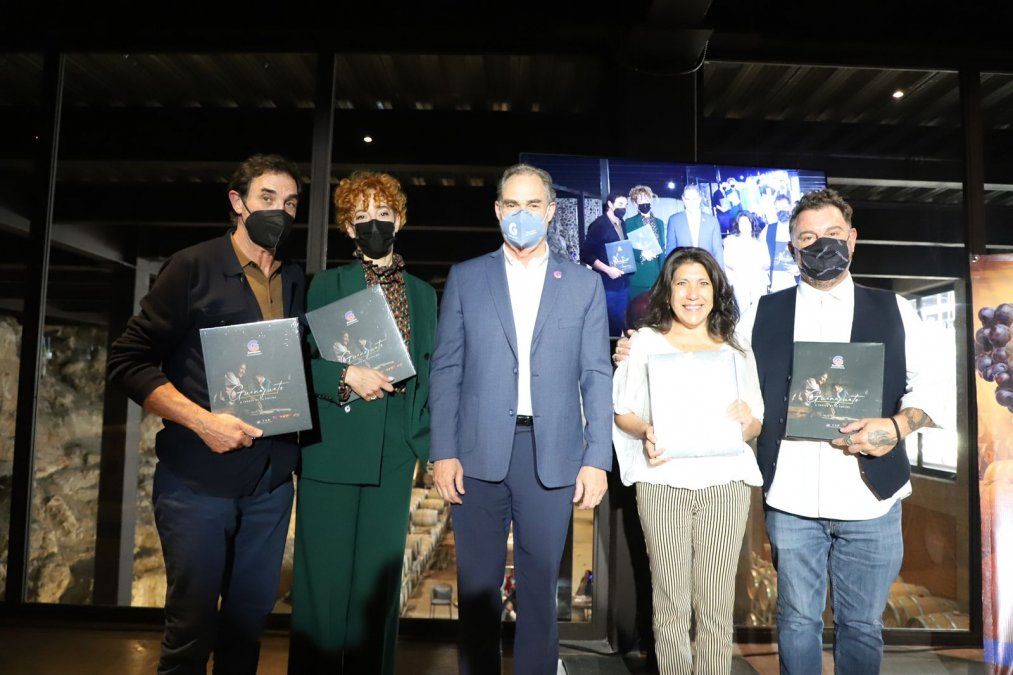 Juan José Álvarez Brunel (medio), secretario de Turismo de Guanajuato durante VINUM 2021.