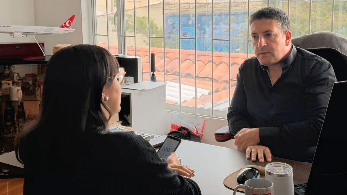 Steve Ramos, gerente general de Grupo VDT Colombia, junto a María Paula Díaz Vega, periodista de Ladevi Colombia.
