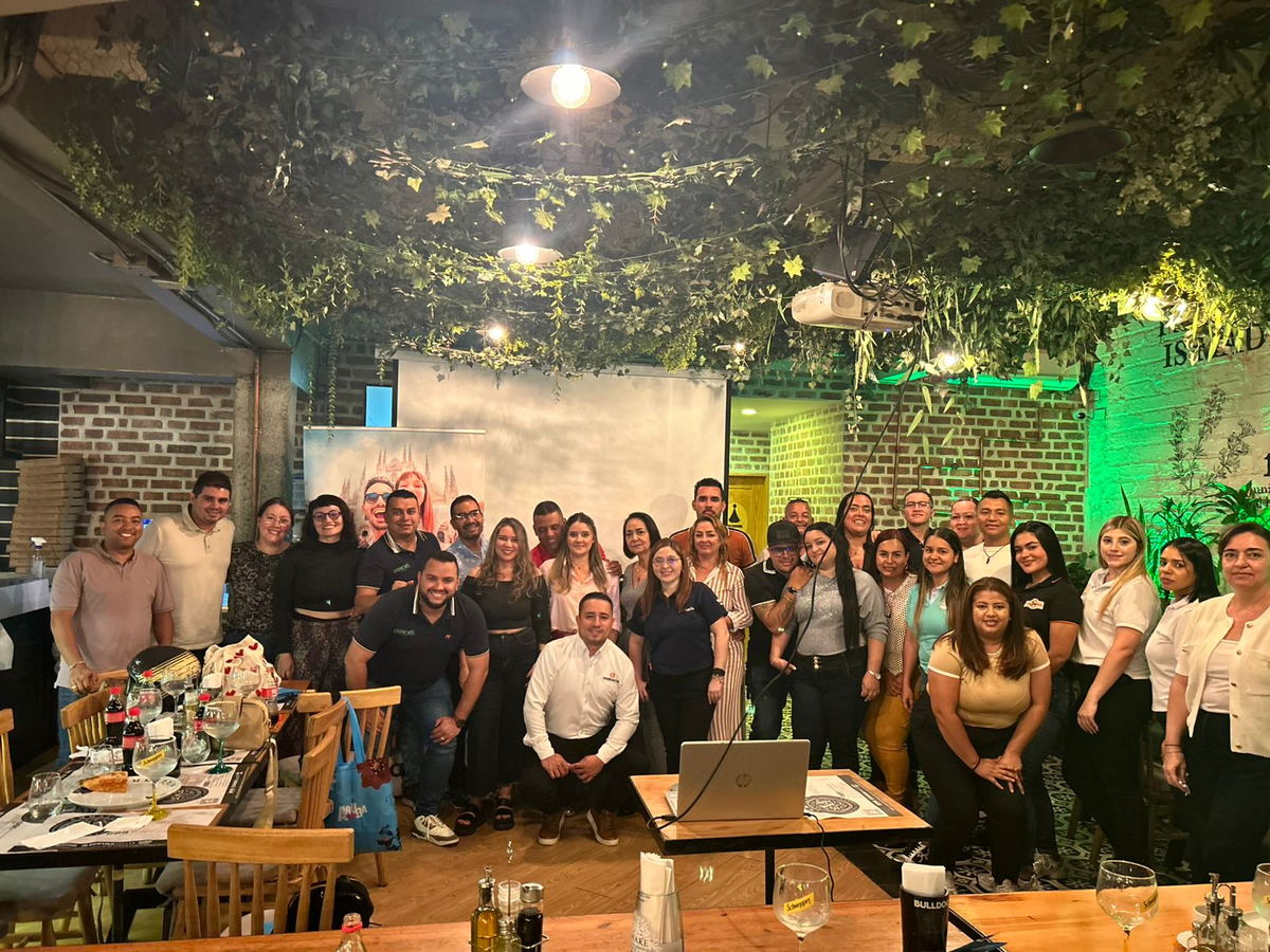 Asistentes al evento disfrutaron de una experiencia diferente que combinó capacitación, gastronomía y trabajo en equipo en Medellín. Asistentes al evento disfrutaron de una experiencia diferente que combinó capacitación, gastronomía y trabajo en equipo en Medellín.