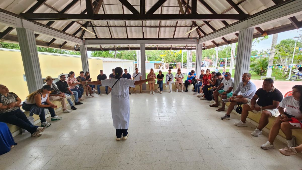 En un momento de relax el grupo realizó la actividad de crear un anillo artesanal a base de junco.
