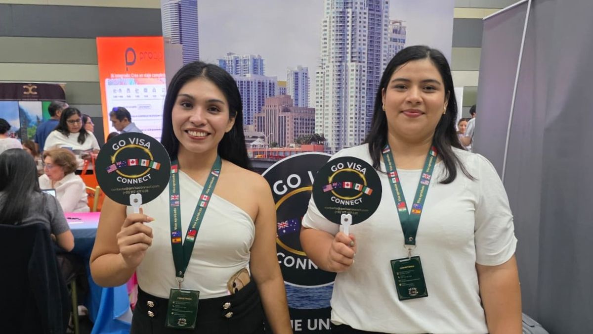 Alexandra Tapia y Nayeli Abad, de Go Visa Connect. Alexandra Tapia y Nayeli Abad, de Go Visa Connect.