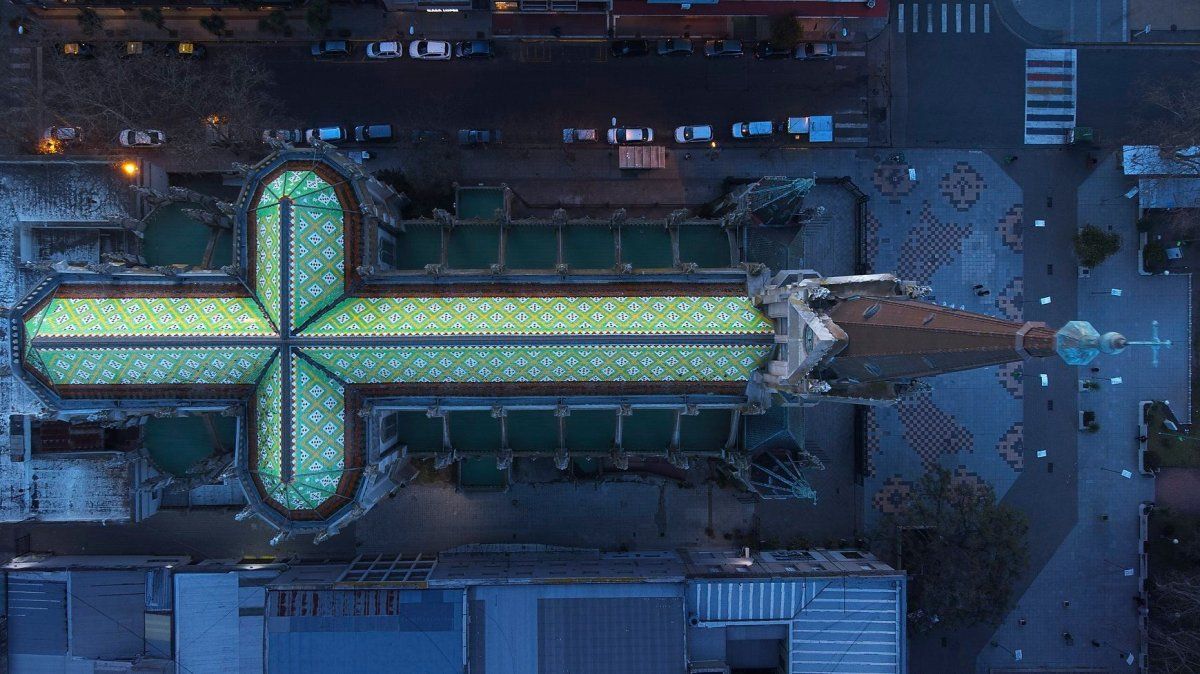 Vista aérea de la imponente Catedral de Mar del Plata. 