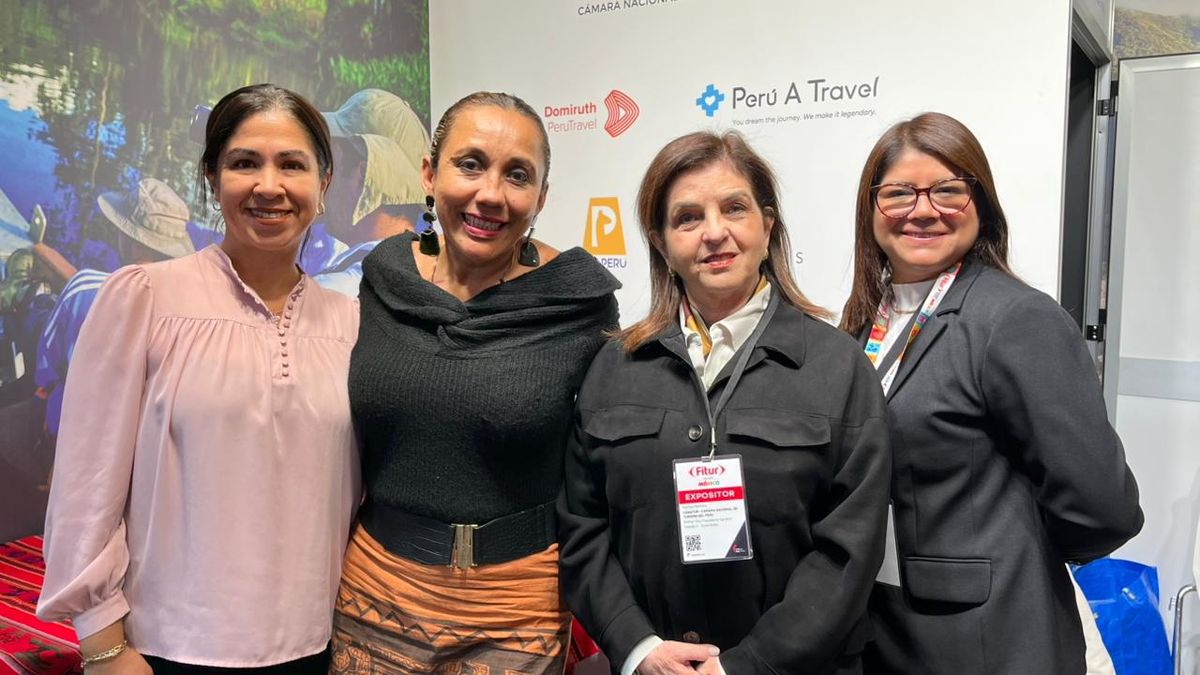 Lucrecia Lafora, directora Marca Lima ; Patricia Campos, presidenta de Apavit; Maritza Montero, vicepresidenta de Canatur; y Cecilia Ocharán, gerente de eventos de Canatur.