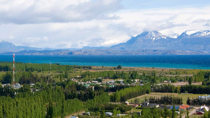 Vacaciones 2025: conocé el mágico pueblito de la Patagonia que esta escondido entre montañas y lagos.