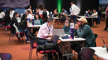 Empresarios y compradores internacionales durante la rueda de negocios del Colombia Nature Travel Mart realizada en el Meta.