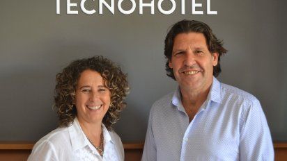 Karina Sosa, directora de Tecnohotel, y Javier Ferrarotti, director general de HTL.