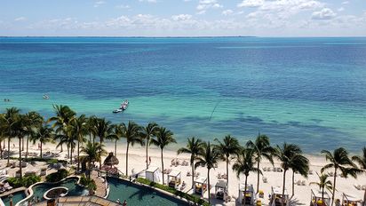 Cancún cuenta con playas hermosas para disfrutar tus vacaciones con los paisajes más relajantes y con un ambiente caribeño único.