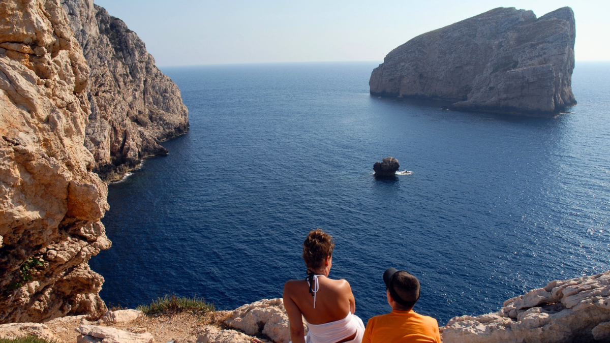 Descubre por qué debes visitar la isla de Cerdeña en tus vacaciones por Italia.