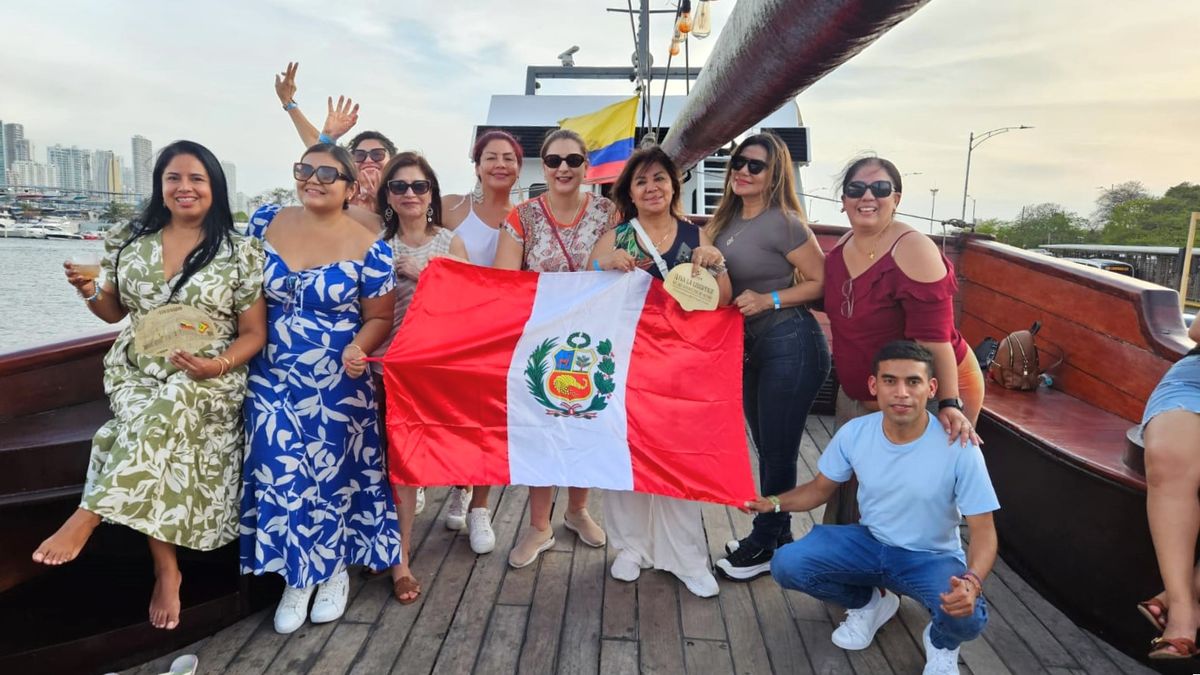 Agencias de viajes de diversas regiones compartieron una tarde en camaradería por la bahía de Cartagena.