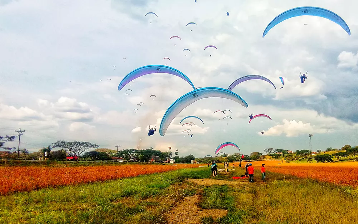 Roldanillo te invita a vivir uno de los mejores vuelos del mundo, donde el viento y el paisaje crean una experiencia inolvidable.