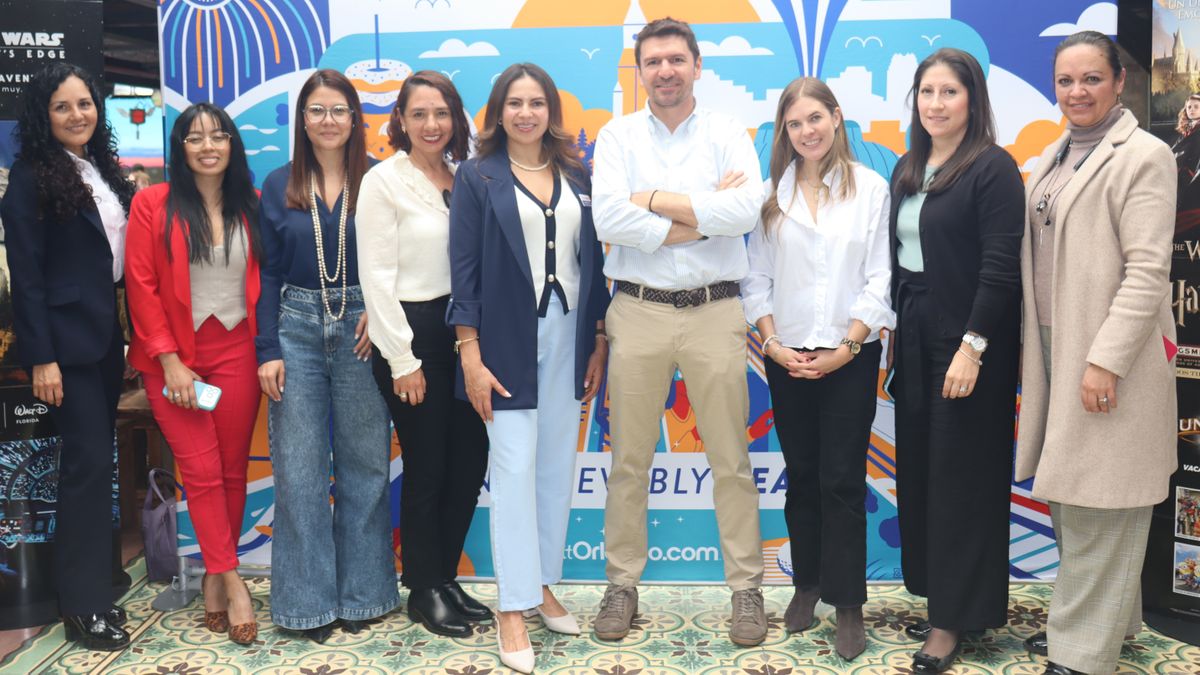 Equipo de Unión de Representaciones, Avitur y Visit Orlando.