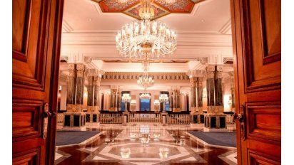 Alojarse como reyes en un palacio