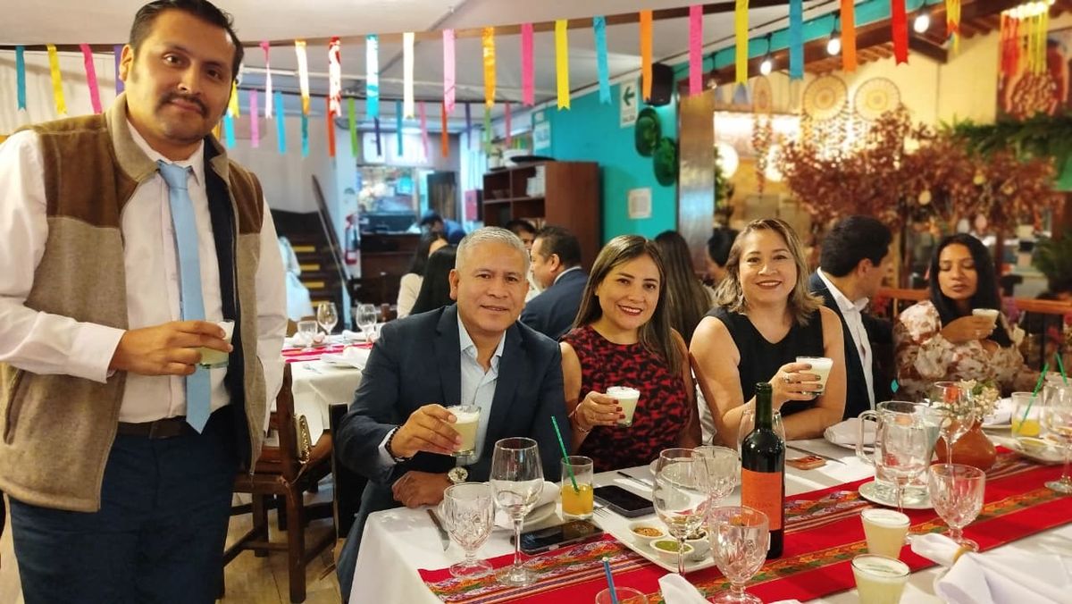 Paolo Chávez junto a agencias invitadas. Paolo Chávez junto a agencias invitadas.