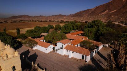 Si en las vacaciones de invierno visitás Salta aprovechá a hacerte una escapada a Hacienda de Molinos, una estancia hotel que formó parte de la realeza española y conserva rasgos coloniales. Enterate más en esta nota.