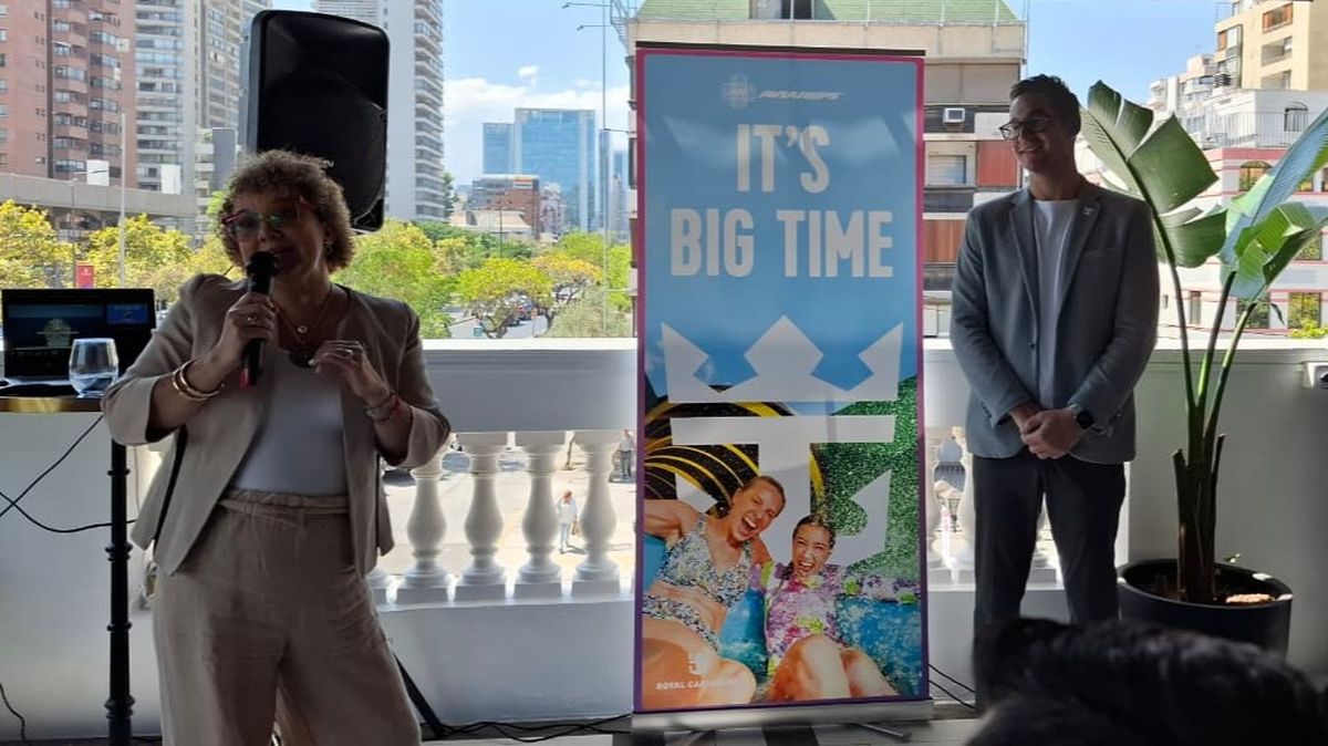 Claudia Castillo, Sales Executive de Royal Caribbean, junto a Lucas Bueno, Senior Sales Manager para la región andina y Cono Sur de la naviera. Claudia Castillo, Sales Executive de Royal Caribbean, junto a Lucas Bueno, Senior Sales Manager para la región andina y Cono Sur de la naviera.