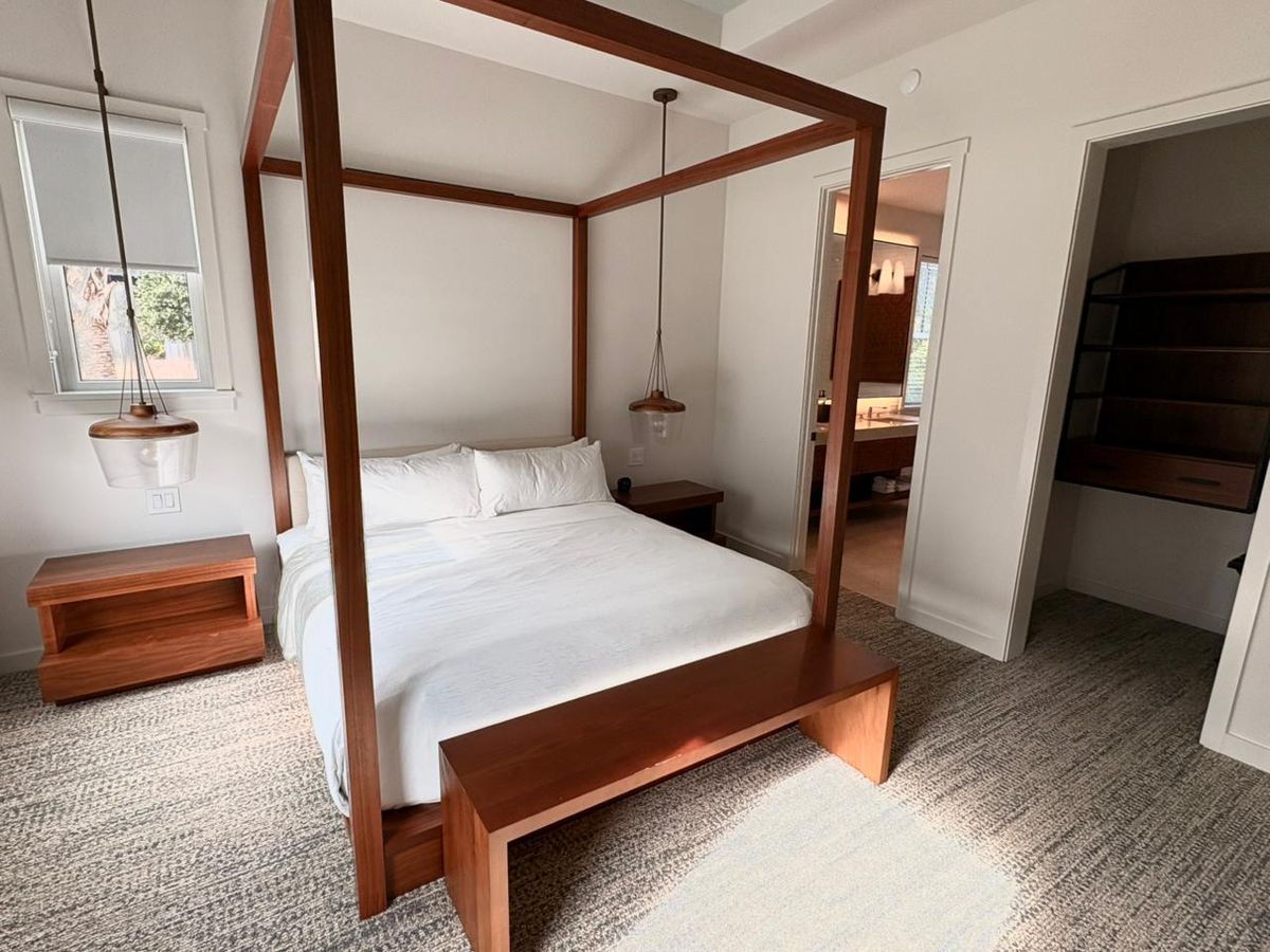 Las casas -de cinco a 11 dormitorios-. incluyen piscina privada, lo que las convierte en una alternativa ideal para familias numerosas, grupos multigeneracionales o viajes especiales. Las casas -de cinco a 11 dormitorios-. incluyen piscina privada, lo que las convierte en una alternativa ideal para familias numerosas, grupos multigeneracionales o viajes especiales.