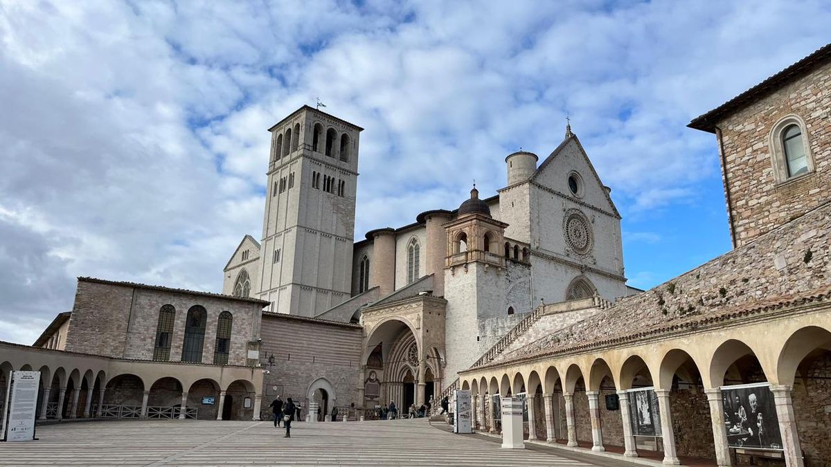 La Basílica de San Francisco en Asís es un lugar que respira una paz difícil de encontrar en otro sitio del mundo.