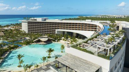 La propiedad de AMR Collection se emplaza en la península deYucatán. Alberga piscinas, cenotes artificiales y un área interior inspirada enla playa.&nbsp;