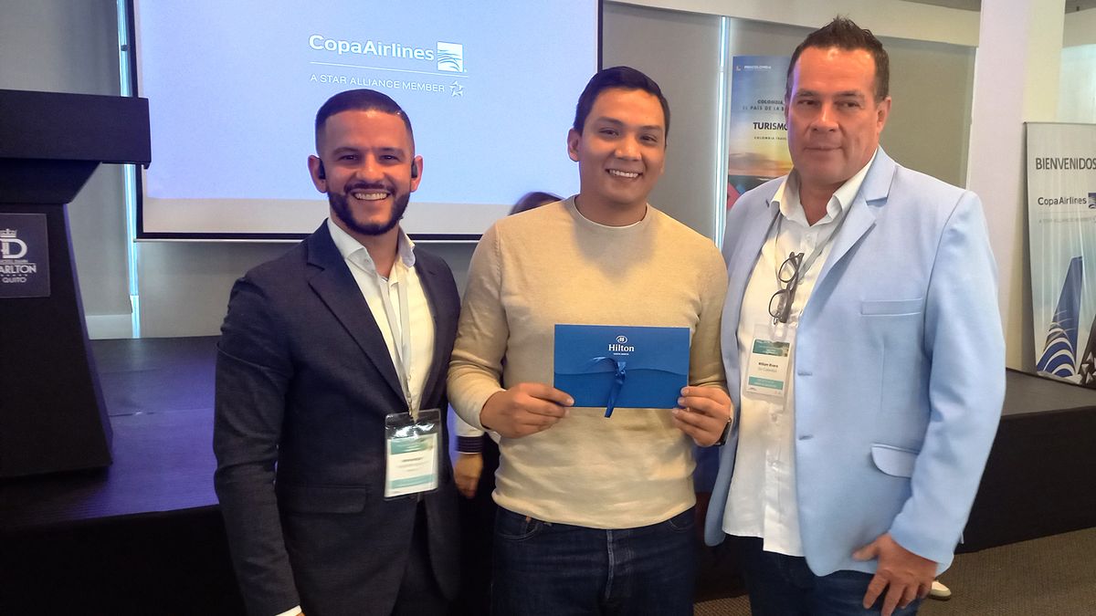 Empresarios de Santa Marta entregaron premios a las agencias de viajes presentes, en evento de ProColombia.