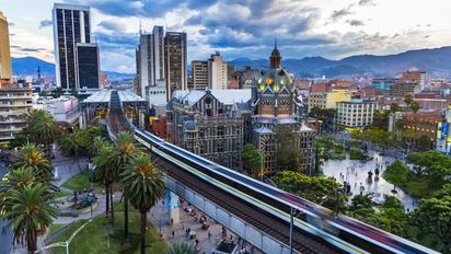Medellín es una ciudad conocida por su rica gastronomía que combina tradición e innovación.&nbsp;