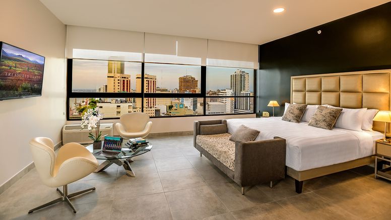 El DoubleTree by Hilton Guayaquil cuenta con 110 habitaciones –Simples, Dobles y Suites–, con camas King y Queen.