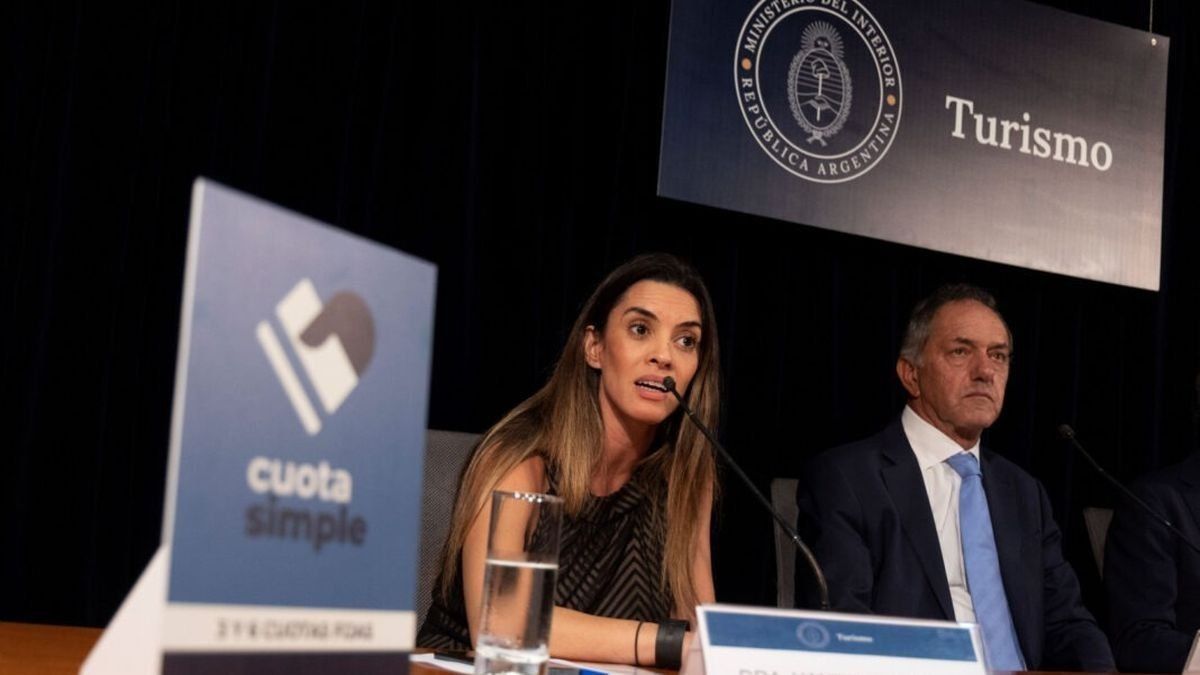 Escándalo en Turismo: Daniel Scioli le pidió la renuncia a Yanina Martínez su subsecretaría de Turismo. La funcionaria había viajado sin autorización a Londres.