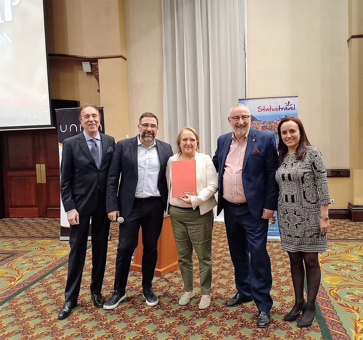 Europamundo y Statustravel entregaron un premio a Cecilia Pinto, gerenta general de Pinto Tours. - Ladevi Medios y Soluciones Europamundo y Statustravel entregaron un premio a Cecilia Pinto, gerenta general de Pinto Tours.