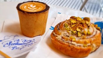 Café en Buenos Aires: te invitamos a conocer esta particular cafetería en el Barrio Chino donde se sirve un café en un vaso comestible.
