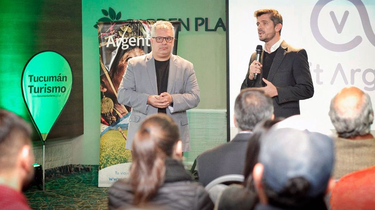 Oscar Suárez y Sebastián Giobellina encabezaron la charla del Inprotur sobre promoción turística celebrada en Tucumán.