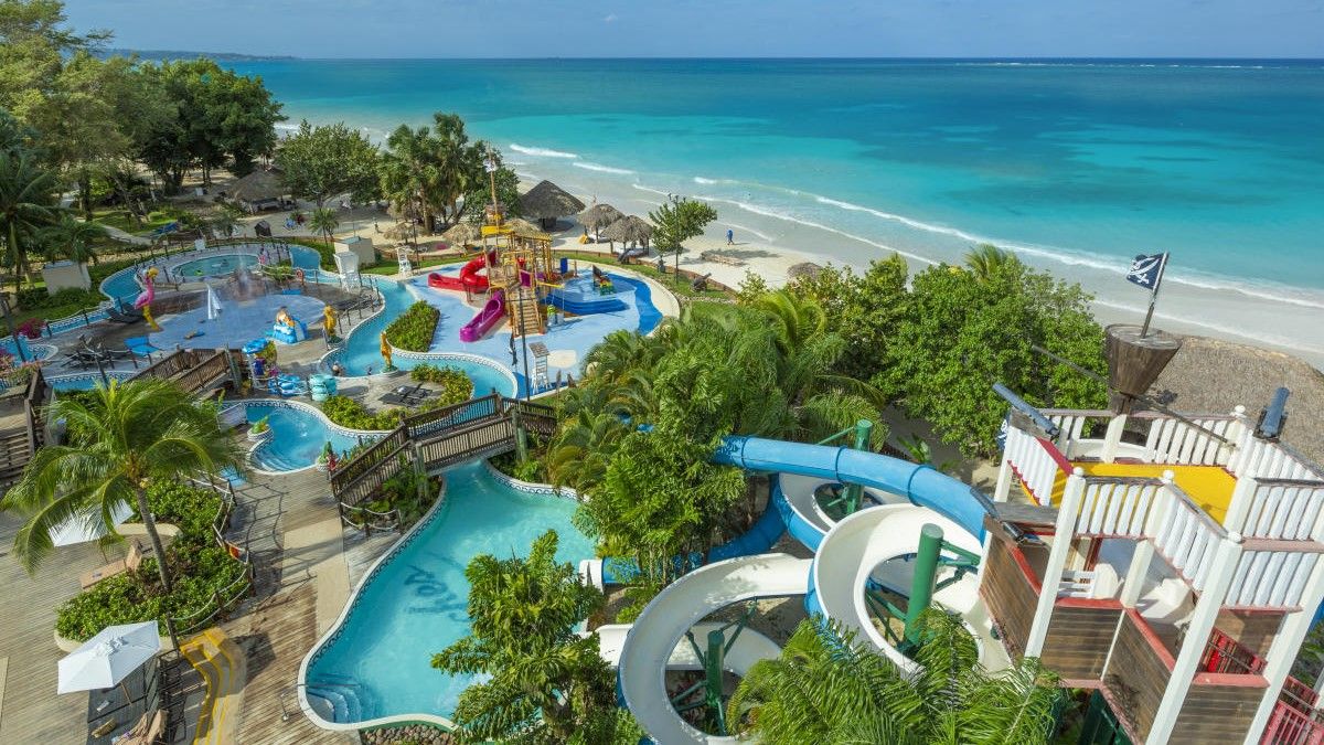 Sandals compartió los audaces planes de crecimiento de Beaches Resorts con tres nuevos resorts en tres diferentes islas; además de una importante expansión de su galardonado resort en Turks & Caicos. - Ladevi Medios y Soluciones Sandals compartió los audaces planes de crecimiento de Beaches Resorts con tres nuevos resorts en tres diferentes islas; además de una importante expansión de su galardonado resort en Turks & Caicos.