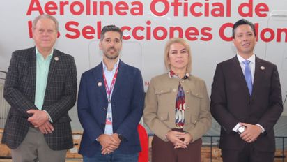 Ramón Jesurún, presidente de la Federación Colombiana de Fútbol; Gabriel Oliva, presidente de Avianca; Patricia Duque, ministra del Deporte; y Sebastián Sánchez, viceministro de Turismo, durante el anuncio de la operación aérea para el Mundial.