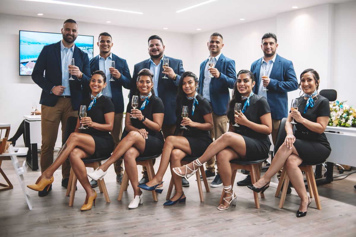 Inauguración de las oficinas de MaxiTravel Tours Wholesaler en Medellín.