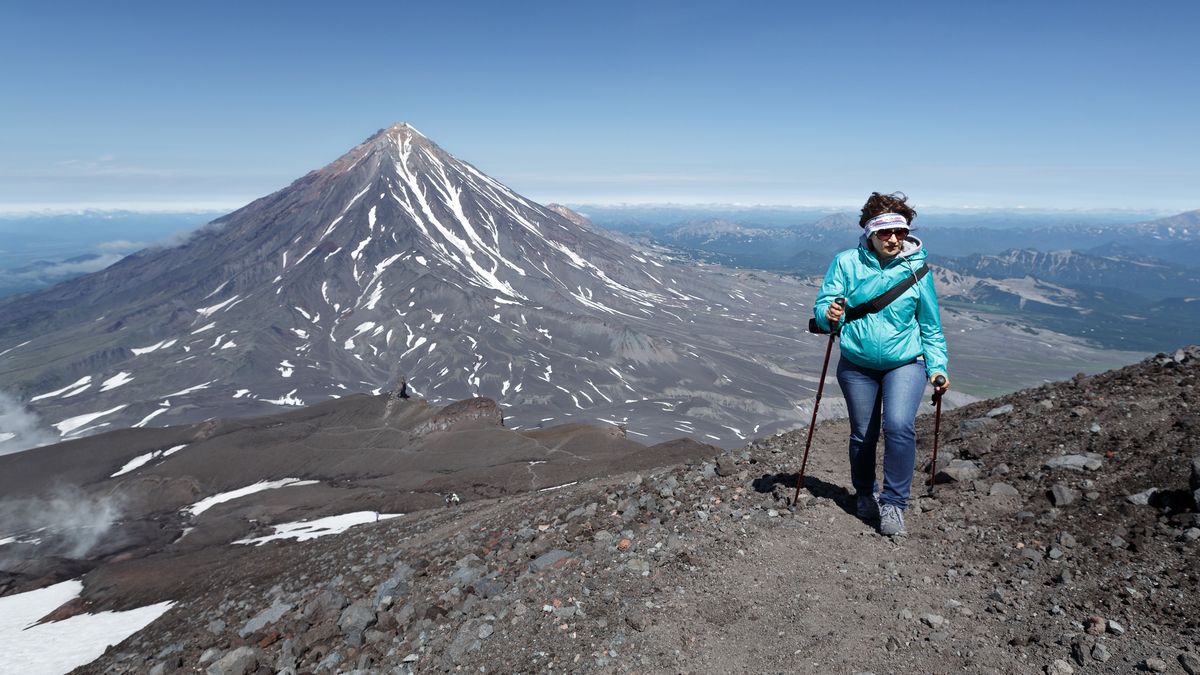 El senderismo en estos imponentes volcanes ofrece una experiencia única entre paisajes volcánicos. &nbsp; &nbsp; &nbsp; &nbsp;