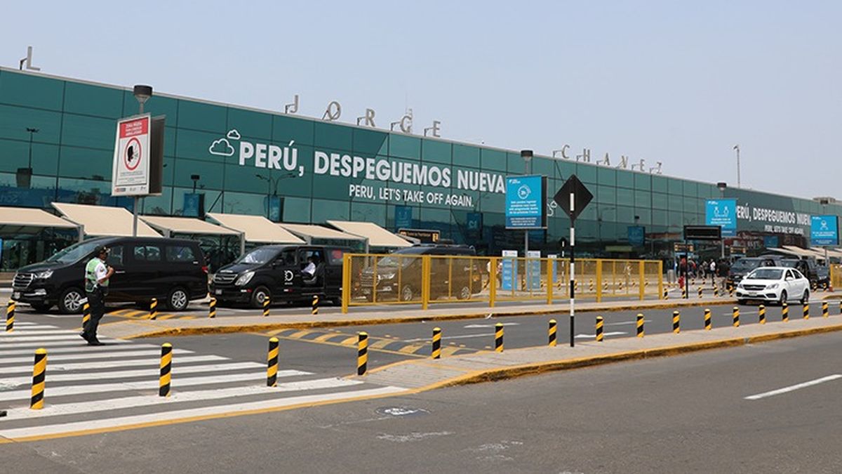 Taxistas podrán ingresar al AIJCH tras nueva norma del Ositran. - Ladevi Medios y Soluciones Taxistas podrán ingresar al AIJCH tras nueva norma del Ositran.