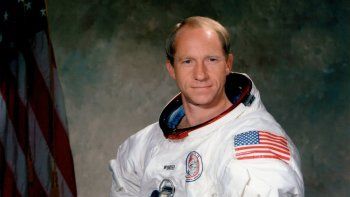 Al Worden fue incluido en el Salon de la Fama de los Astronautas en 1997