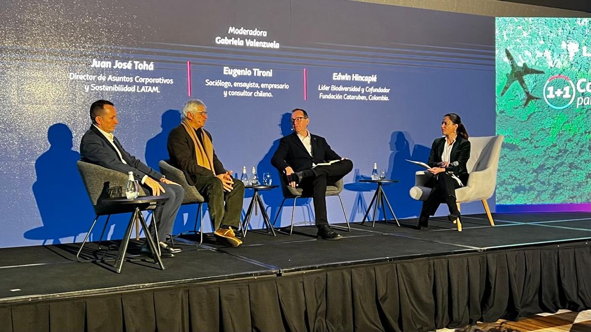 Edwin Hincapié; Fundación Cataruben; Eugenio Tironi, sociólogo; Juan José Tohá, Latam Airlines; Gabriela Valenzuela, moderadora. - Ladevi Medios y Soluciones Edwin Hincapié; Fundación Cataruben; Eugenio Tironi, sociólogo; Juan José Tohá, Latam Airlines; Gabriela Valenzuela, moderadora.