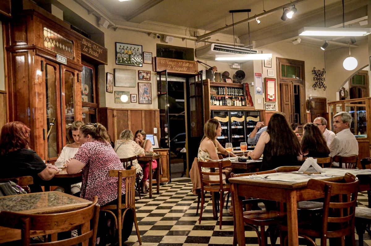 La ciudad de Buenos Aires tiene centenares de bares notables en sus 48 barrios. Descubrí sus secretos y agendá actividades.