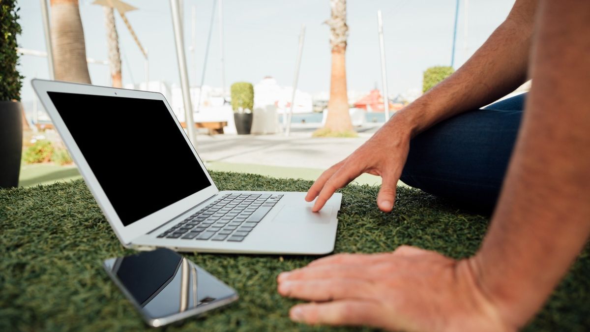 Los nómadas digitales generan un impacto profundo en la economía local y en el uso de los espacios urbanos. Los nómadas digitales generan un impacto profundo en la economía local y en el uso de los espacios urbanos.