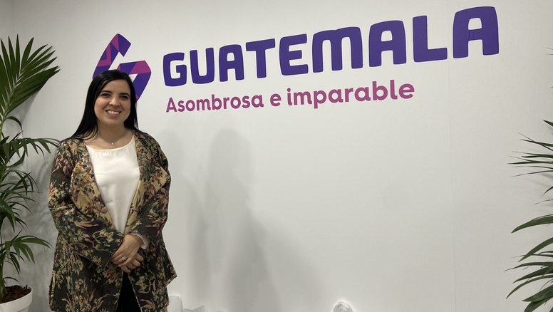 Anayansy Carolina Rodríguez, directora del Instituto Guatemalteco de Turismo (INGUAT), en el stand del país en Fitur 2023