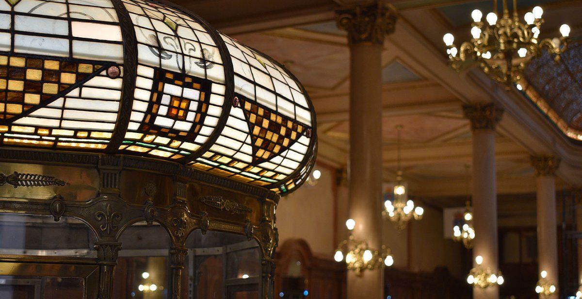 Buenos Aires: La Confitería La Ideal cuenta con un salón majestuoso desde 1912.