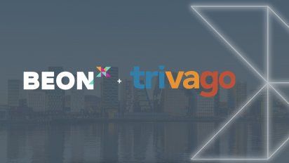 Cartel promocional de la alianza entre BEONx y Trivago.
