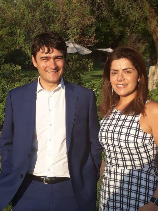 El secretario de Turismo de la Embajada de Brasil en Chile, João Leite; y Daniela Araujo.