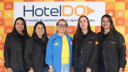 Yesica Olaya, Angie Yomayuza, Johana Baez y Mayra Orjuela, junto a Adriana Gil, manager comercial para Colombia y Perú de HotelDO, durante The Tour realizado en Bogotá.