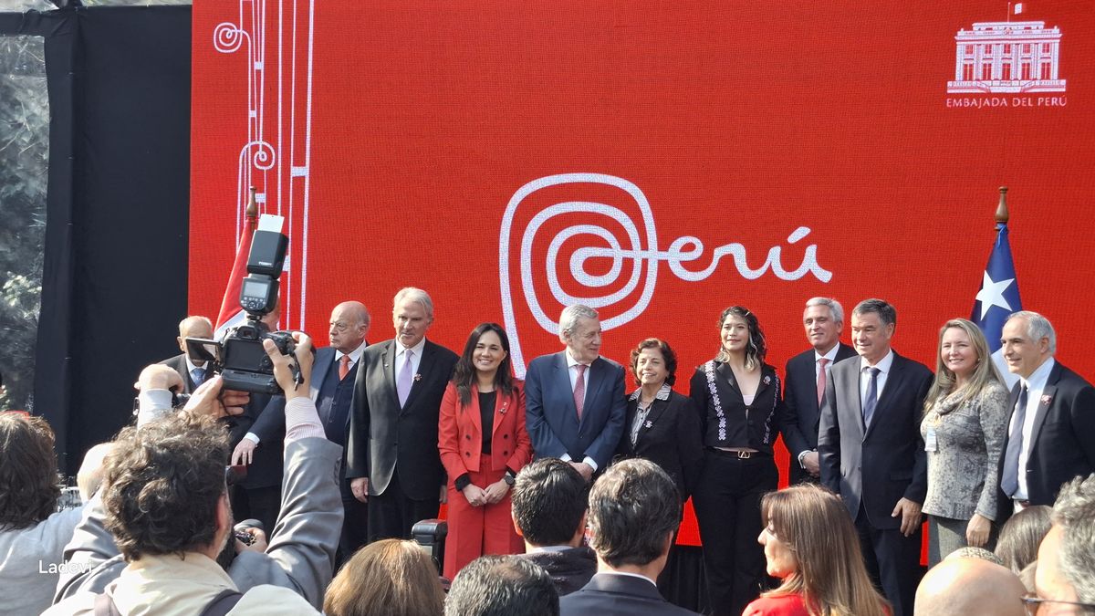 Embajada de Perú conmemoró 204 años de la independencia del país.